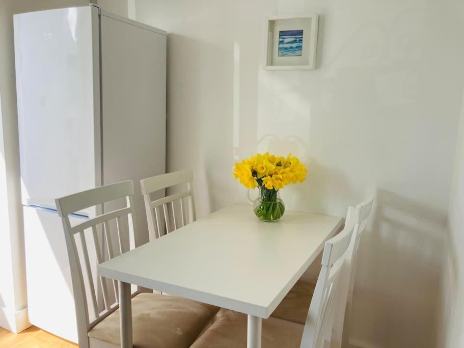 Welcoming Bungalow With Parking And Garden St Agnes  Exterior foto